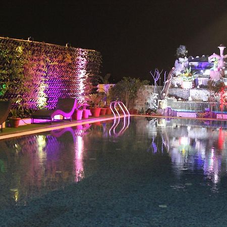 Xenious World Square Hotel Ghaziabad Exterior photo