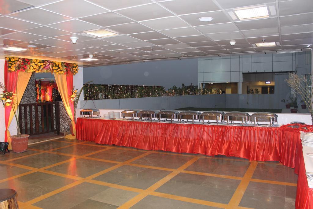 Xenious World Square Hotel Ghaziabad Exterior photo