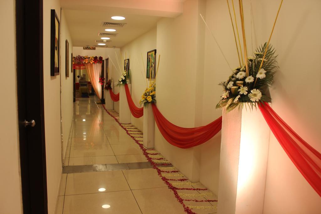 Xenious World Square Hotel Ghaziabad Exterior photo