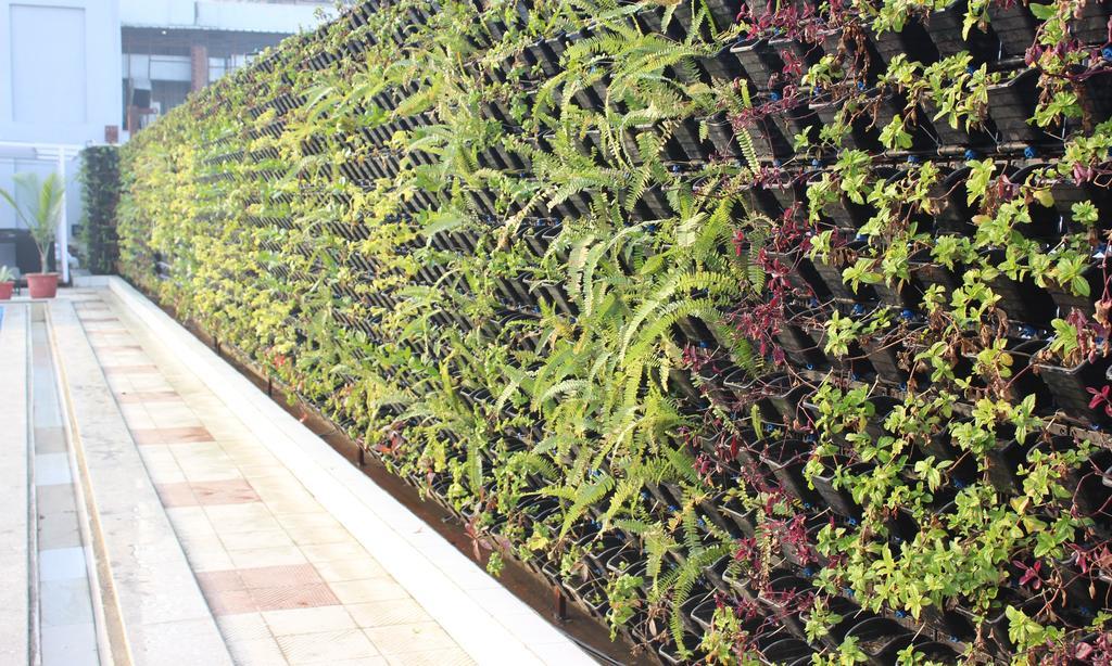Xenious World Square Hotel Ghaziabad Exterior photo