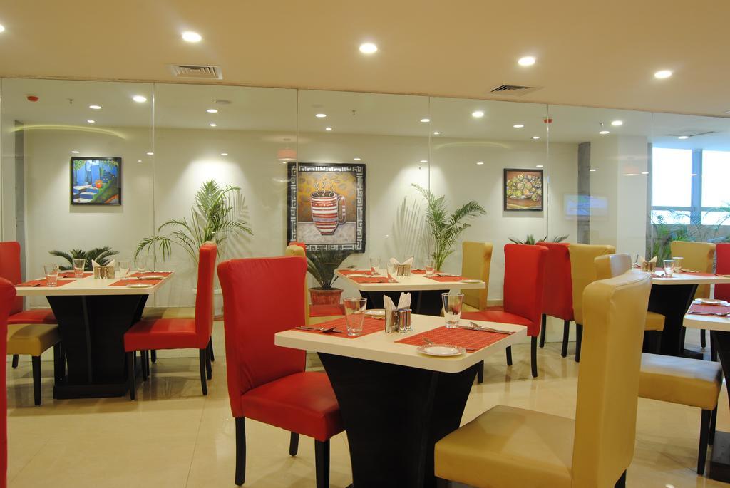 Xenious World Square Hotel Ghaziabad Exterior photo
