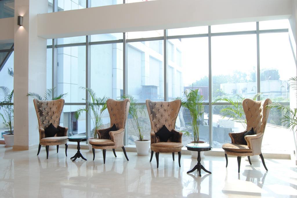 Xenious World Square Hotel Ghaziabad Exterior photo