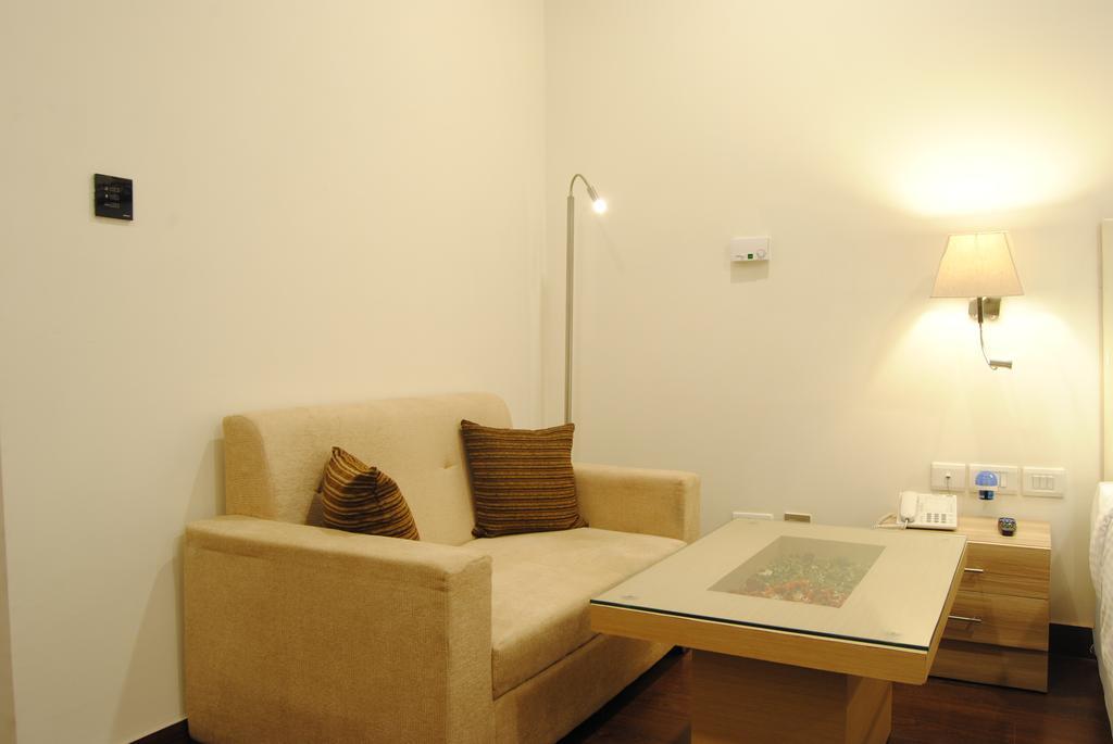 Xenious World Square Hotel Ghaziabad Exterior photo