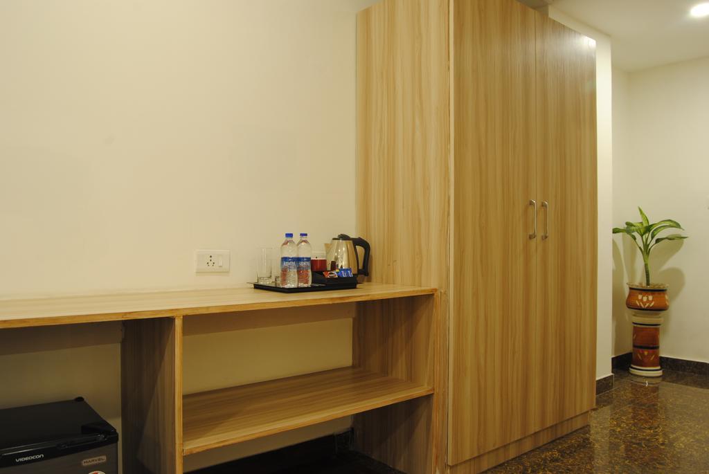 Xenious World Square Hotel Ghaziabad Exterior photo